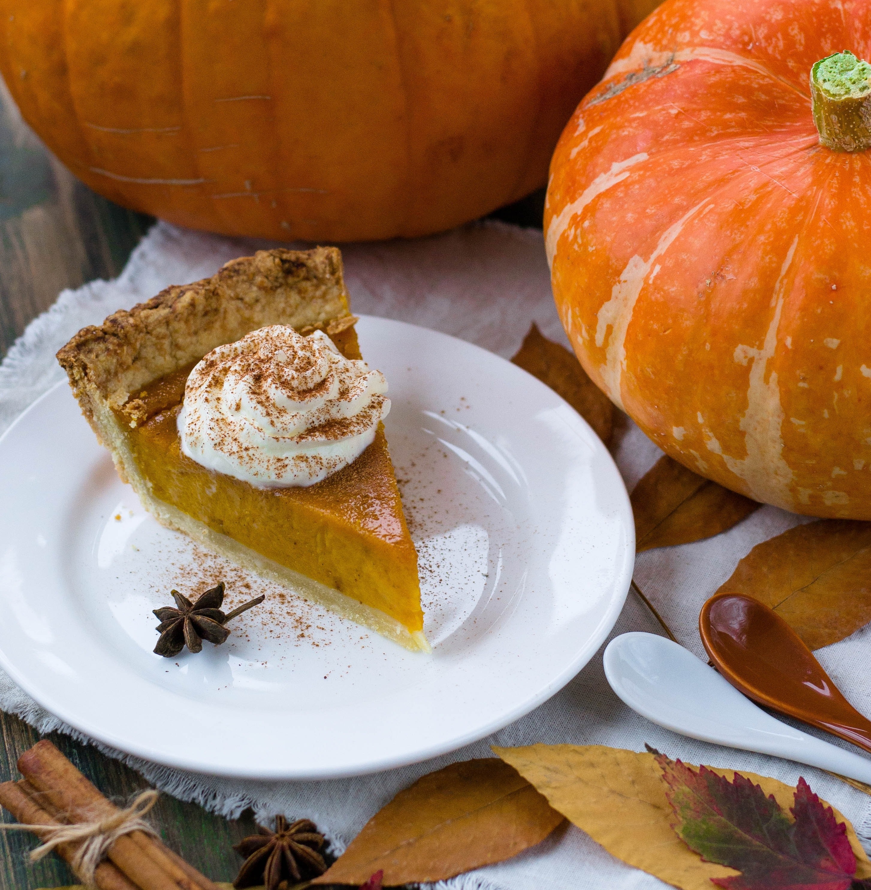 bright-cake-cinnamon-sticks-248469